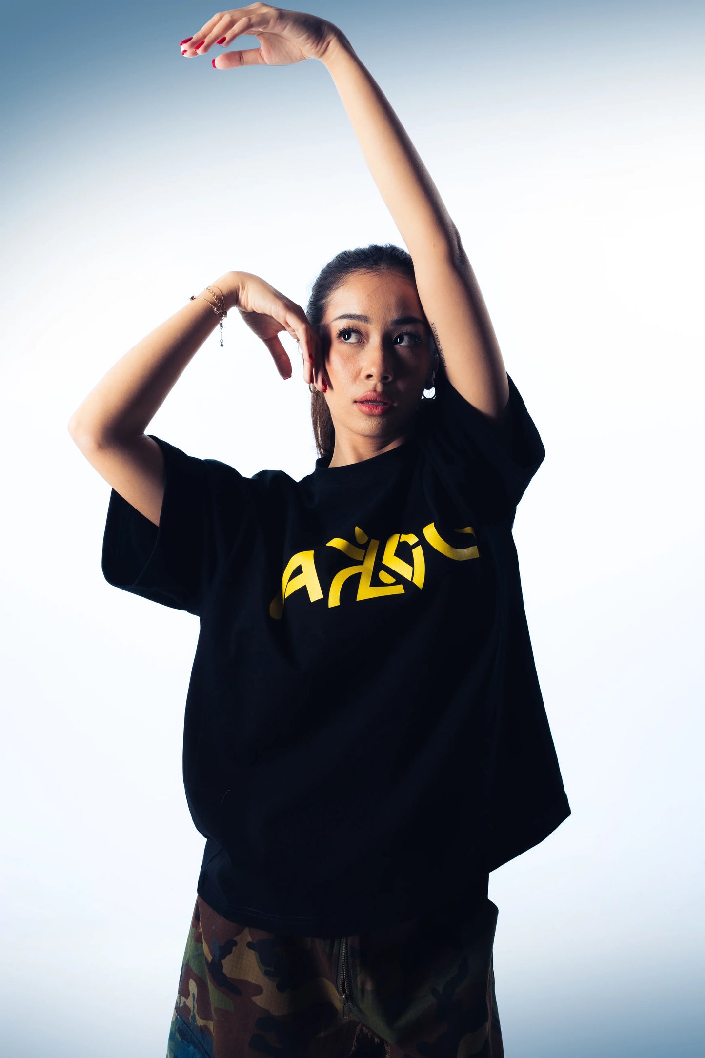 EDGING TO THIS TEE