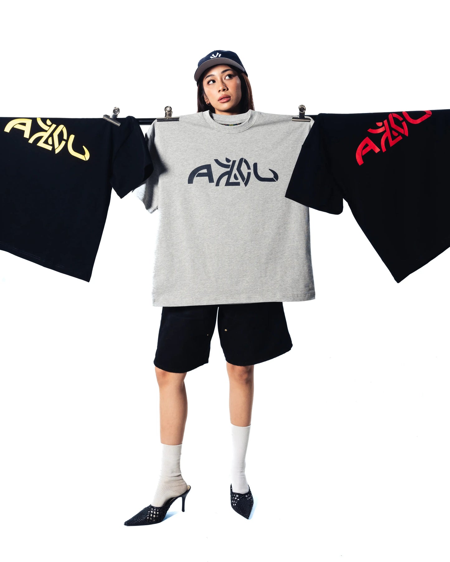 EDGING TO THIS TEE