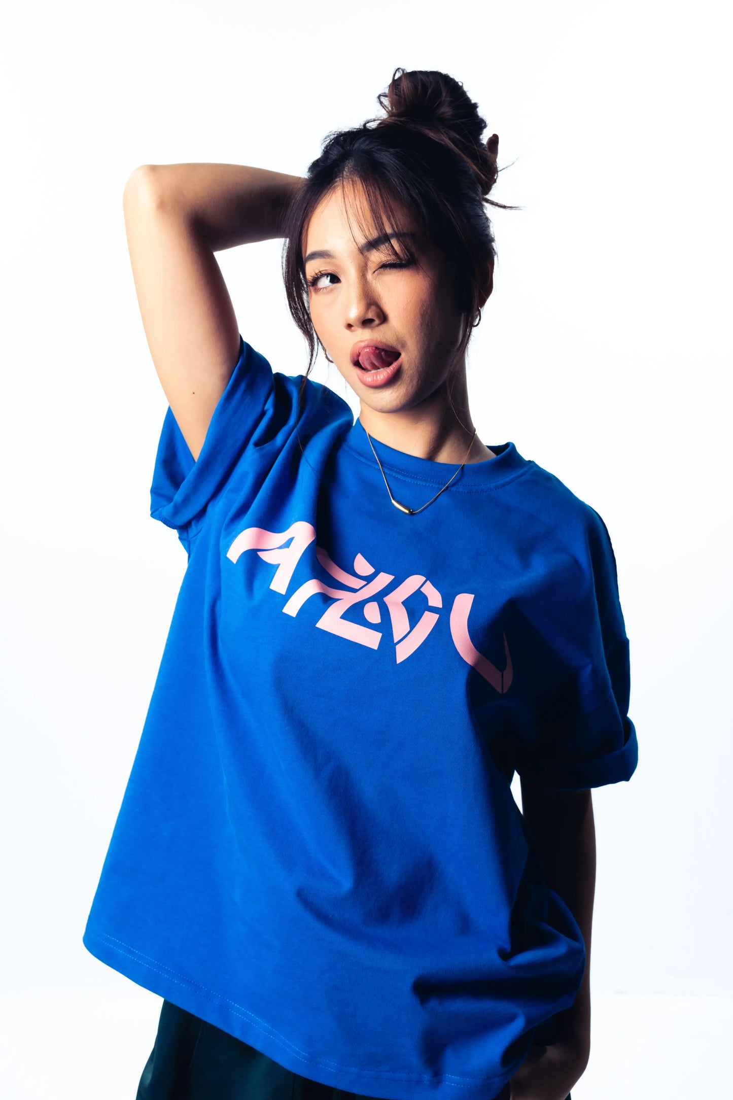 EDGING TO THIS TEE