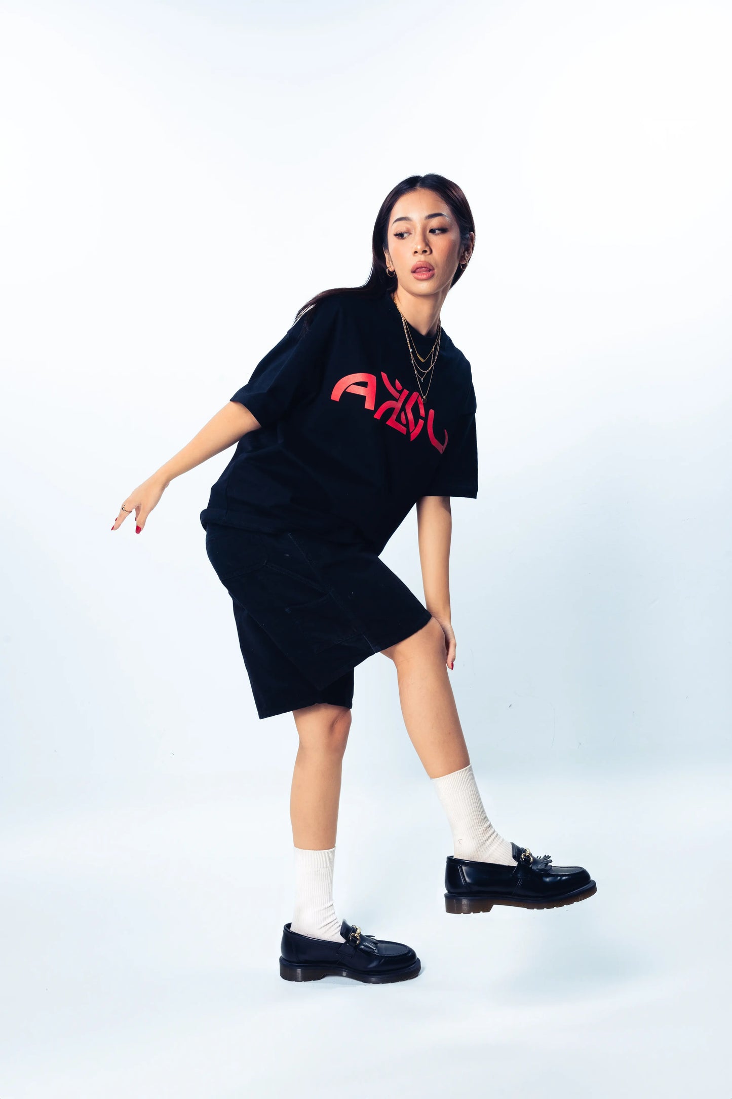 EDGING TO THIS TEE